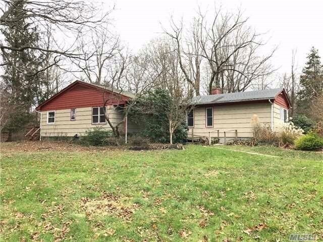 Foto principal - 579 Moriches Rd