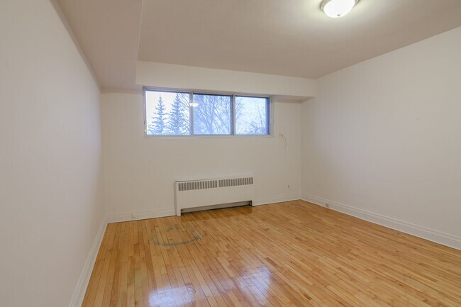 Building Photo - 3010 Av. Van Horne