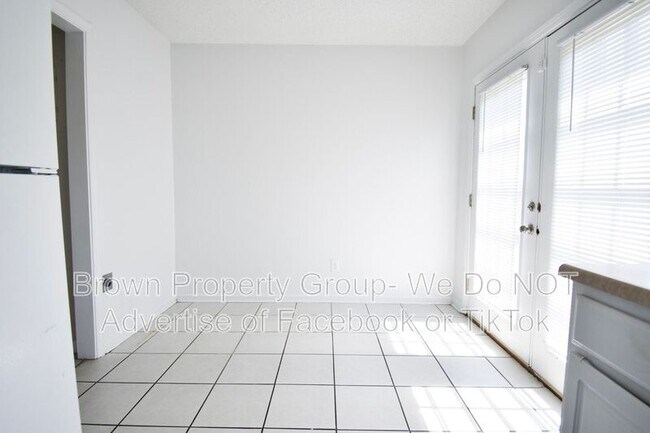 Foto del edificio - 2109 Grand Prix Dr