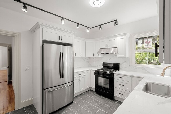 Building Photo - 107 Ellery St