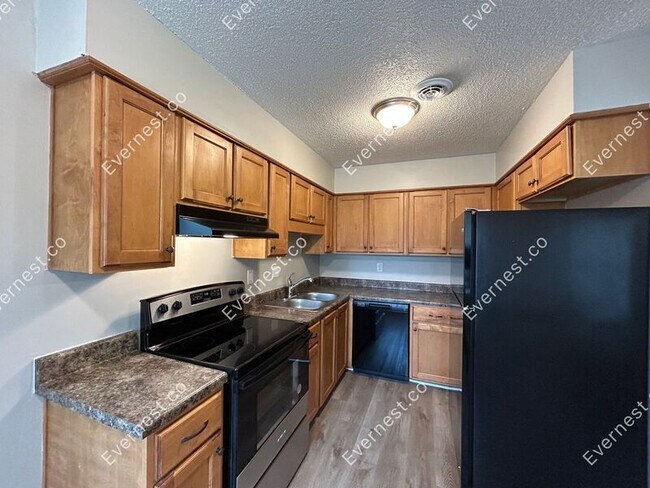 Building Photo - 3060 Fairmeadow Dr