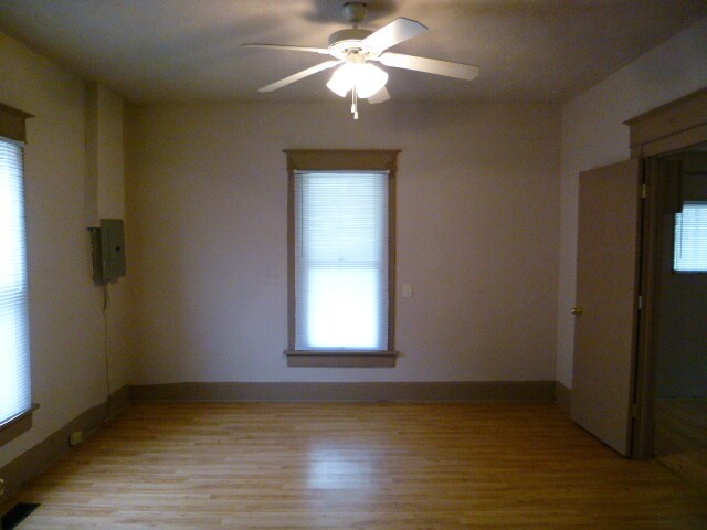 Building Photo - 2 Bedroom and 2 Bath Home
