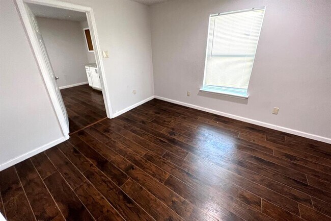 Building Photo - 3831 Cosby St