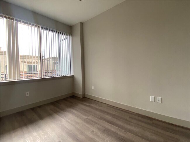 Foto del edificio - 2435 S Sepulveda Blvd