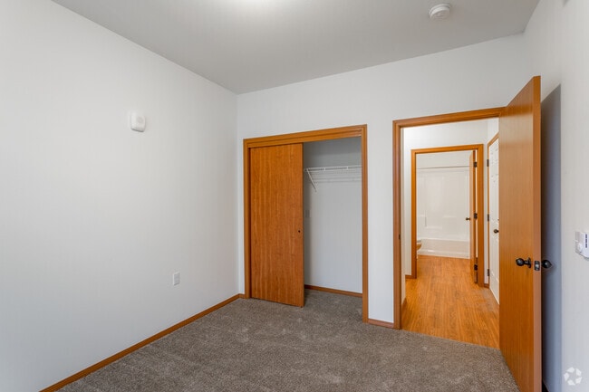 Spruce - Layout A - 2BR, 2BA - 950 SF - Hilby Station