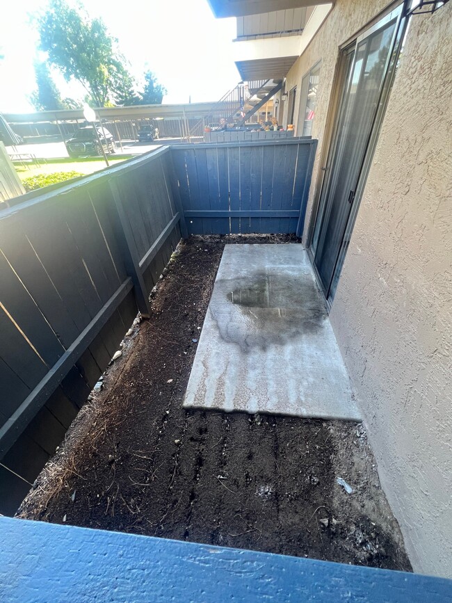 Building Photo - 1351 Dustin Dr