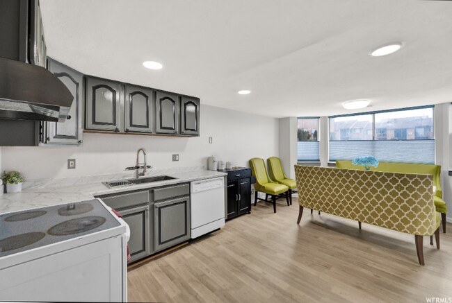 Building Photo - 4174 S Oak Meadows Dr