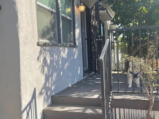 Foto del edificio - 1111 Blake Ave