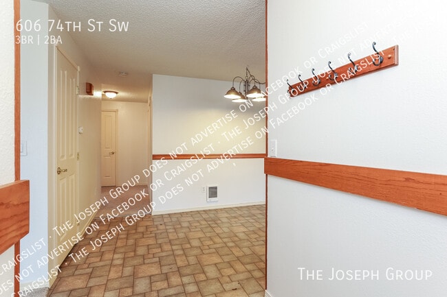 Foto del edificio - 606 74th St SW