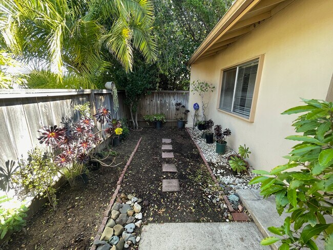 Foto del edificio - 7369 Elmhurst Pl