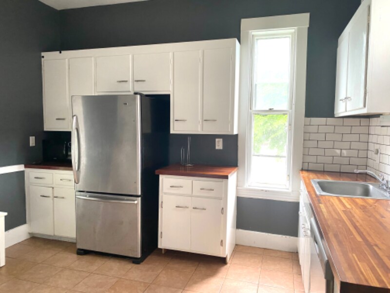 12 Fiske St Unit 1, Waltham, MA 02451 Room for Rent in Waltham, MA