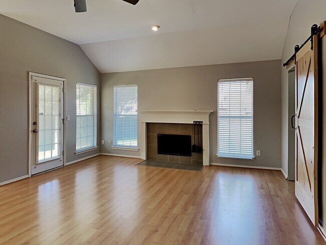 Foto del edificio - 7581 Lancelot Rd