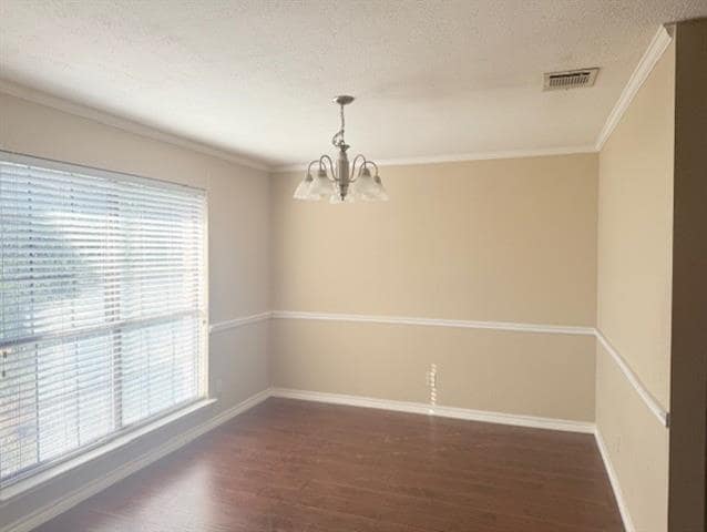 Foto del edificio - 3701 Dutton Dr