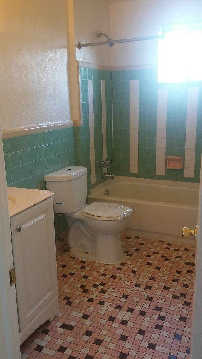 Large bathroom - Regency Terrace