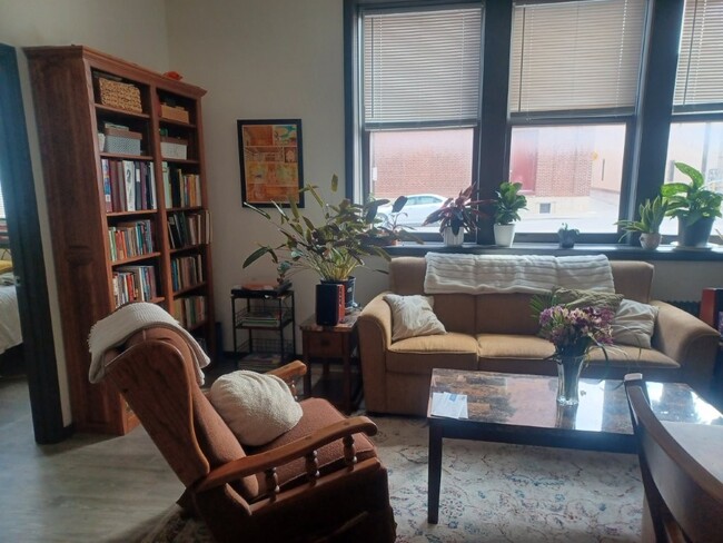 Foto del edificio - 309 S Jefferson Ave