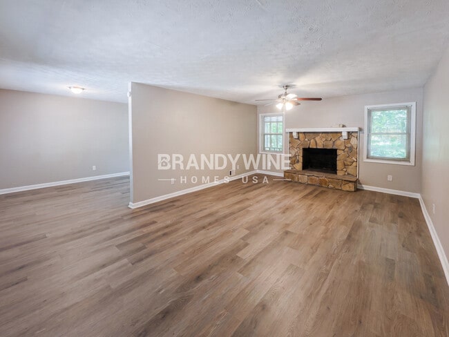 Building Photo - 2150 Moon Dr SW