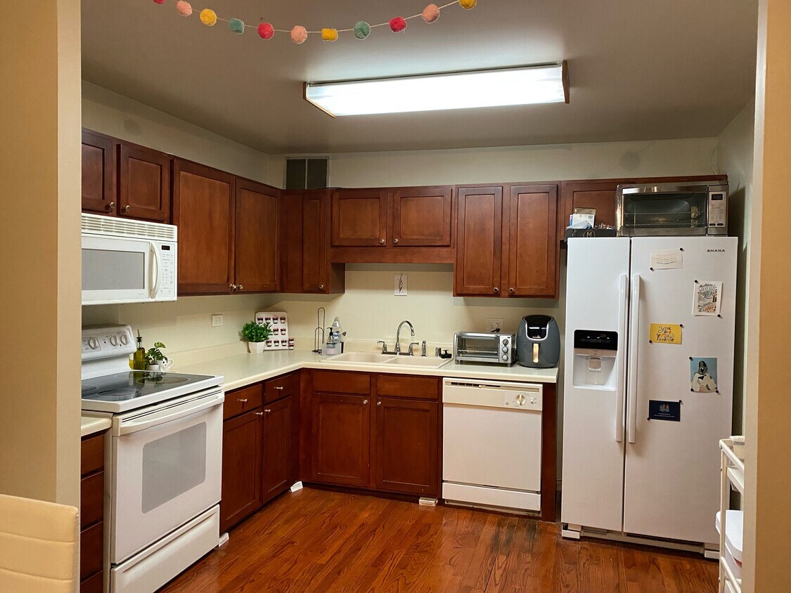 Kitchen - 211 E Ohio St
