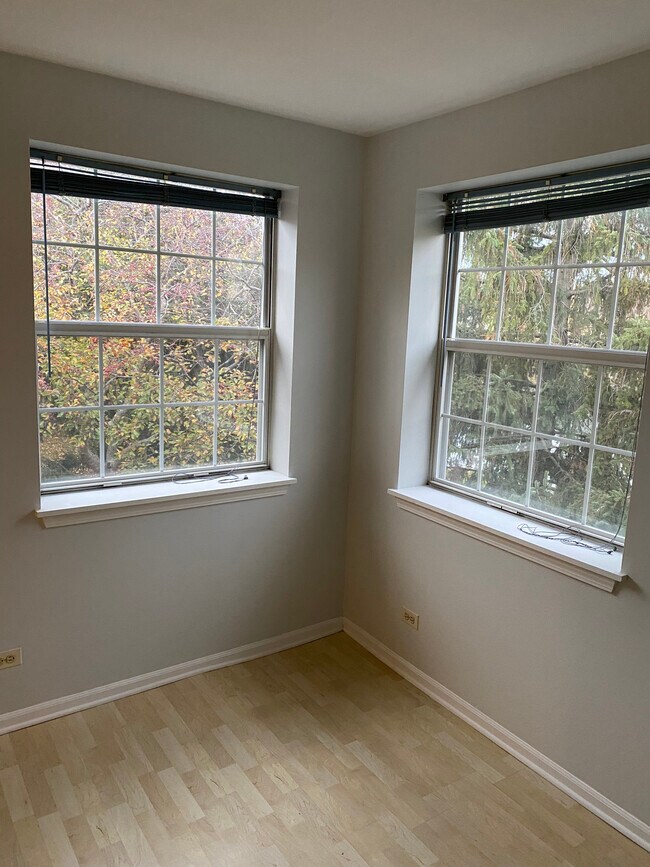 Dormitorio #2 - 746 N Gary Ave