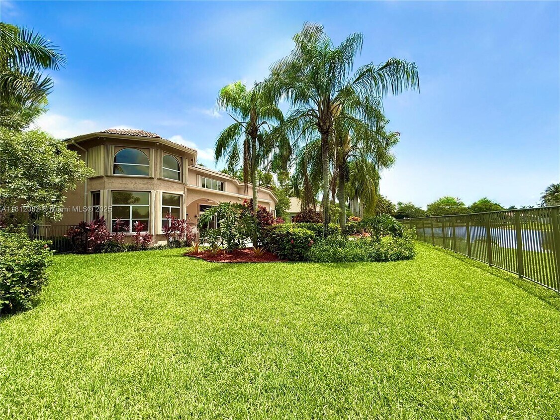 Foto principal - 2547 Montclaire Cir