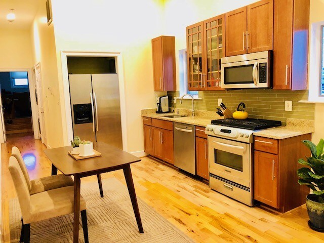 Foto del edificio - 1419 Girard St NW