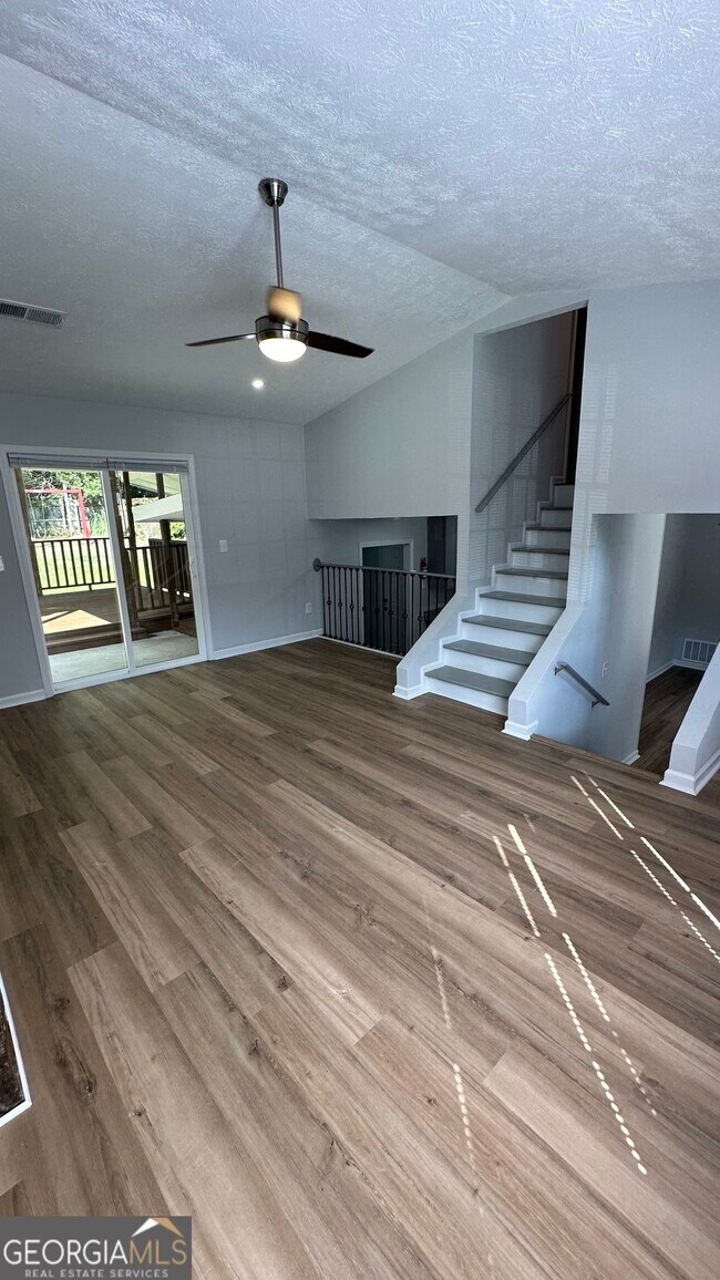 Building Photo - 6300 Creekford Dr