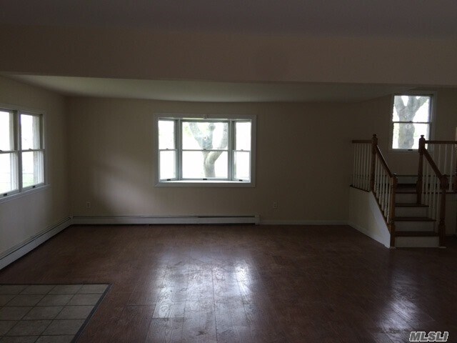 Building Photo - 4 Calverton Ct
