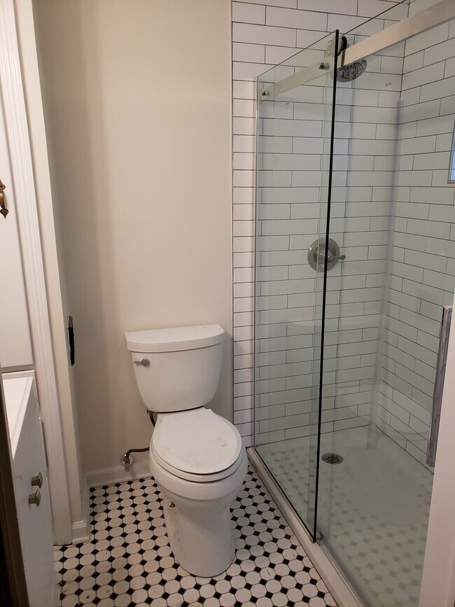 Foto del edificio - 1385 W 6th Ave