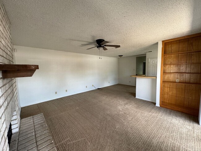 Foto del edificio - 2112 Hinkle Ave