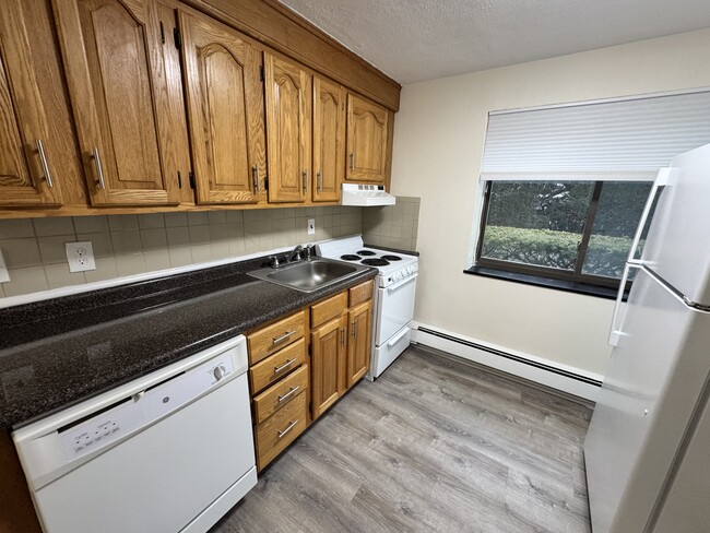 Building Photo - 16 Chester St