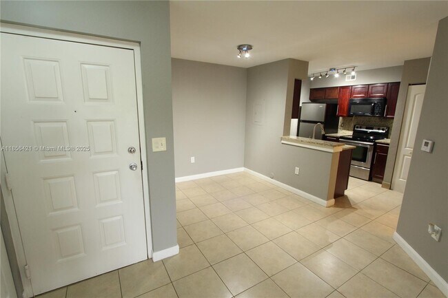 Foto del edificio - 2850 N Oakland Forest Dr