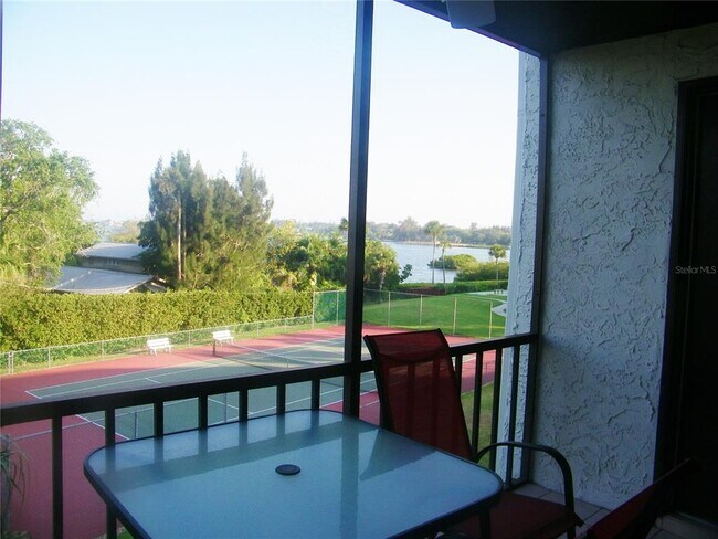 Foto del edificio - 1624 Stickney Point Rd