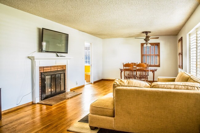 Building Photo - 8348 Doris Ave