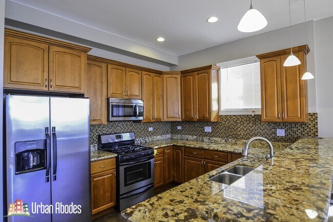 Building Photo - 4006 N Kilbourn Ave