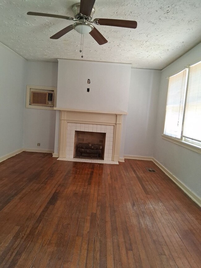Building Photo - 4834 Maplewood Dr