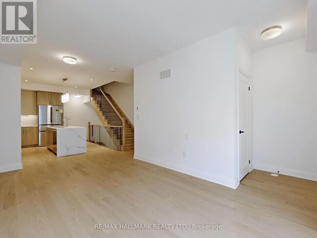 Building Photo - 94 Alton Cres