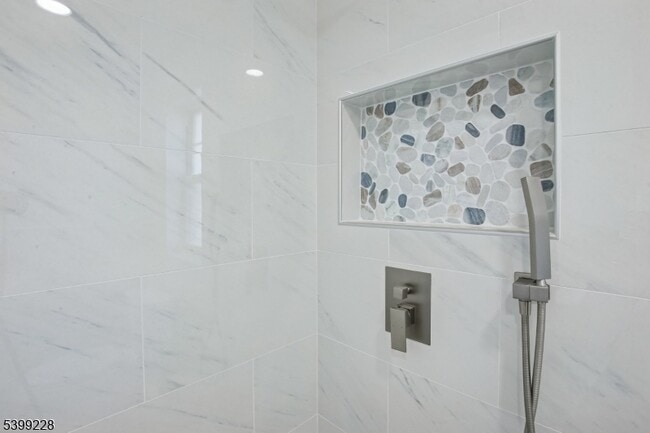 Building Photo - 234 Willow Ave