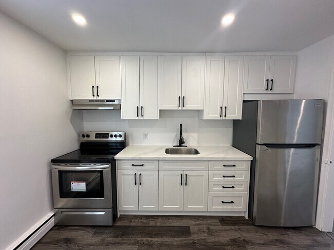 Photo du bâtiment - Recently Updated 2-Bedroom Apartment for Rent in Oshawa