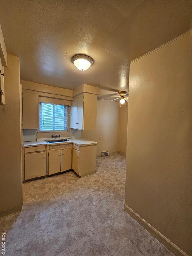 Foto del edificio - 12180 Wayburn St