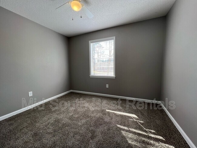 Building Photo - 5162 Broken Oak Dr