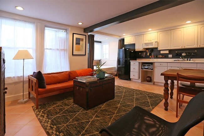 Building Photo - OPEN HOUSE: Sunday (8/17) 3:30pm-4:00pm. F...