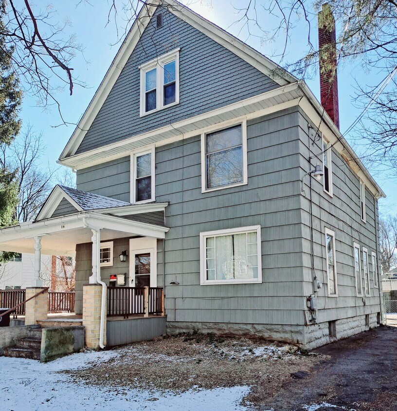 26 W York St Unit 2, Akron, OH 44310 Apartments in Akron, OH