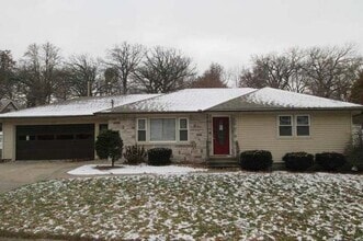 Building Photo - 216 Hillcrest Dr