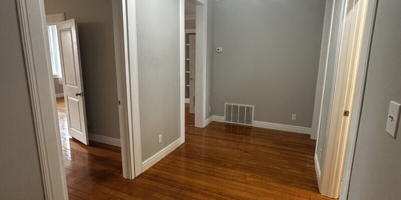 Primary Photo - 408 1/2 Court St