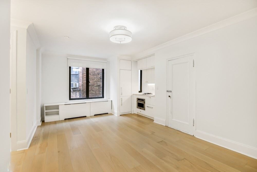 Primary Photo - 221 W 24th St