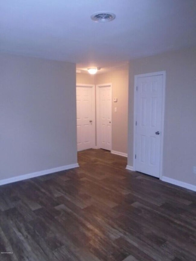 Foto del edificio - Cute 2 bedroom, 1 bathroom duplex that is ...