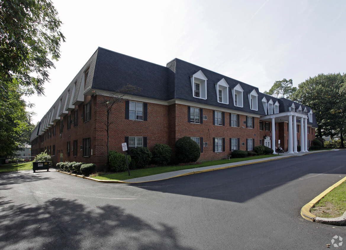 Foto del edificio - Maplewood Senior Citizens Apartments