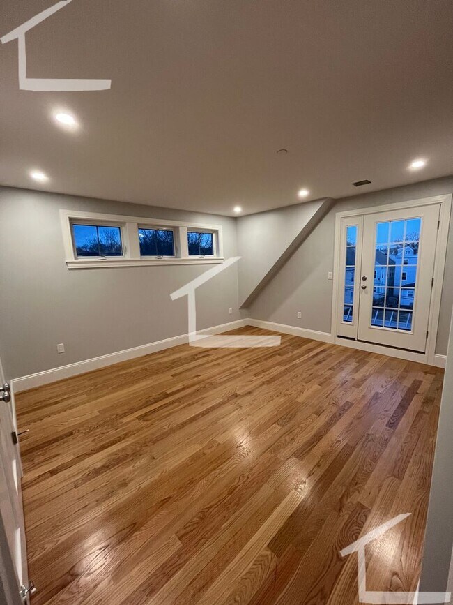 Building Photo - Brighton 3 bed 2 bath....