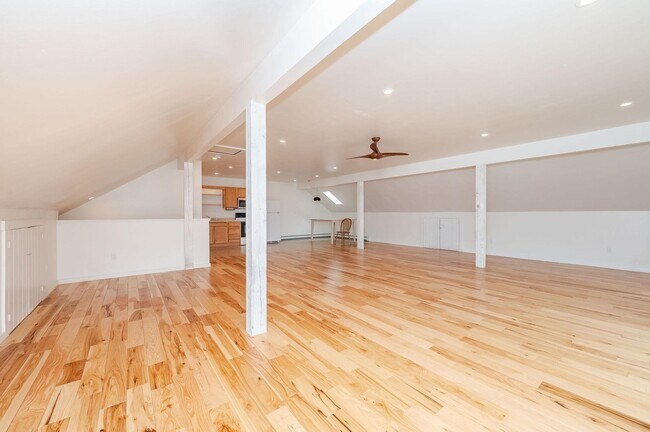 Foto del edificio - 345 Dry Hill Rd