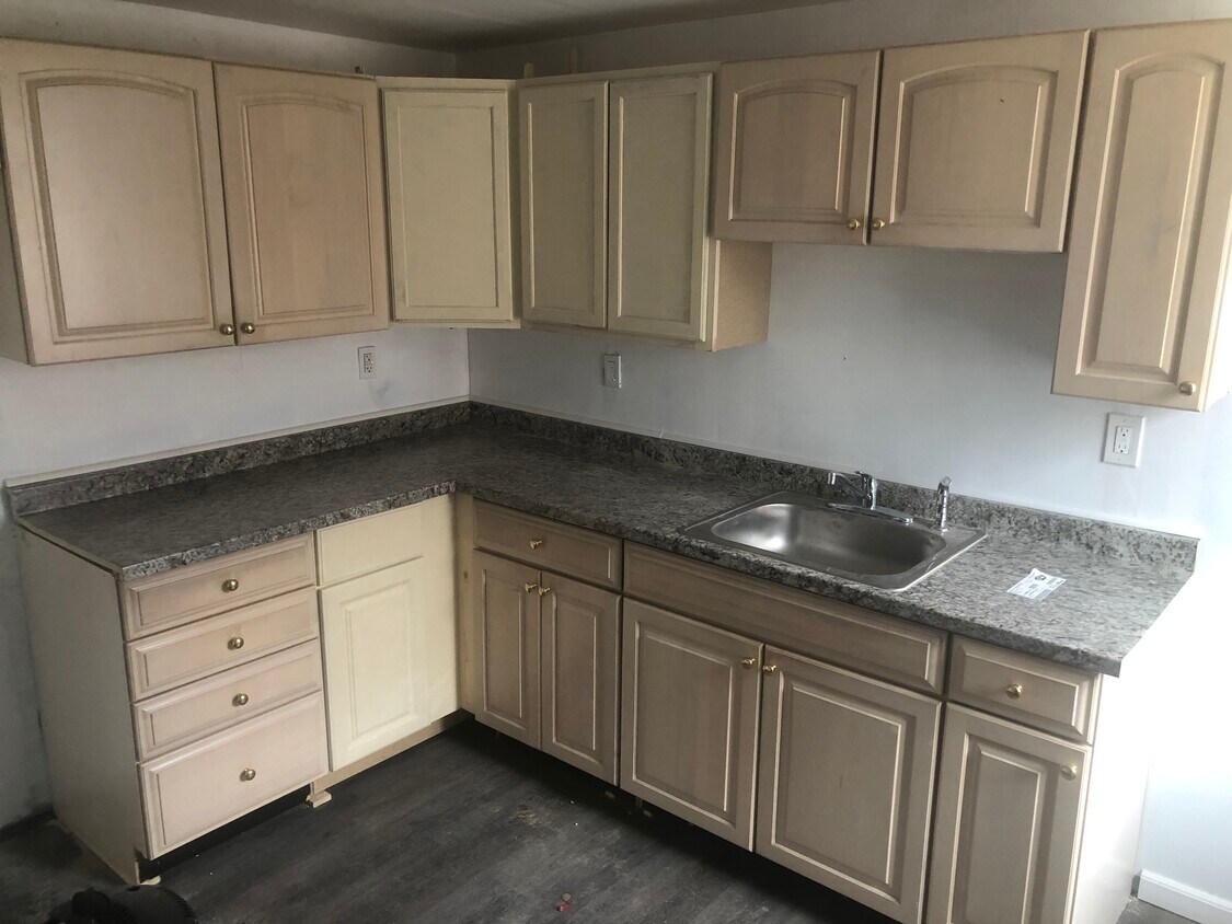 Foto principal - 377 E Lafayette St