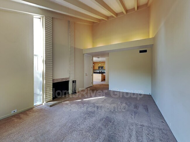 Building Photo - 2270 Woodside Ln